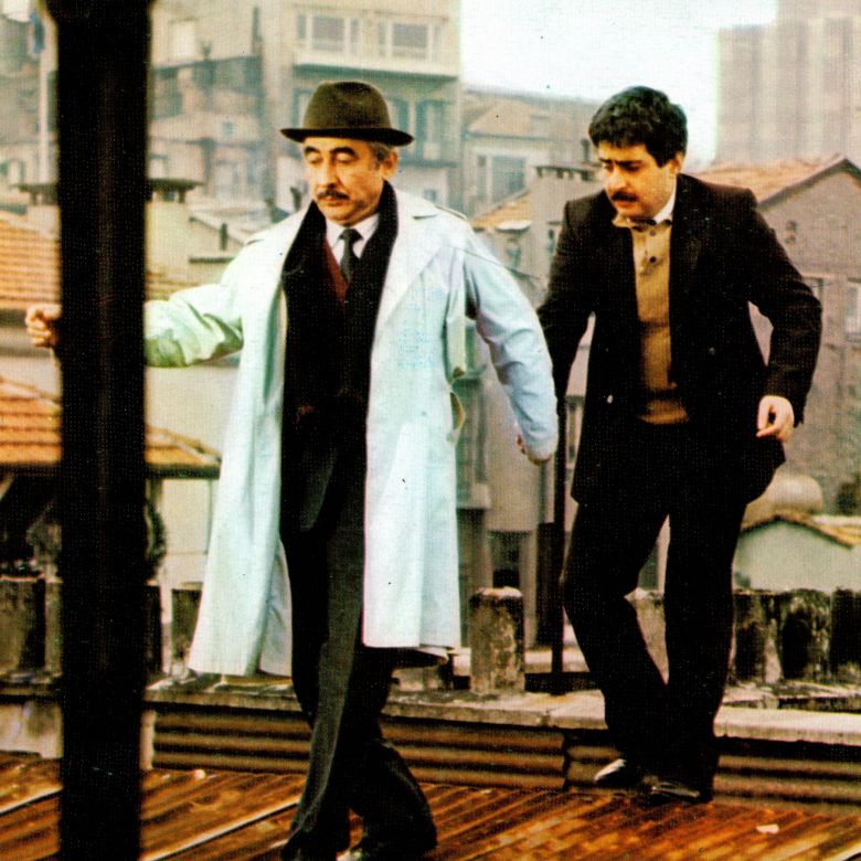 Muhsin Bey (1987) filminden bir kare <i>Muhsin Bey</i> (1987) filminden bir kare ©Saran Media