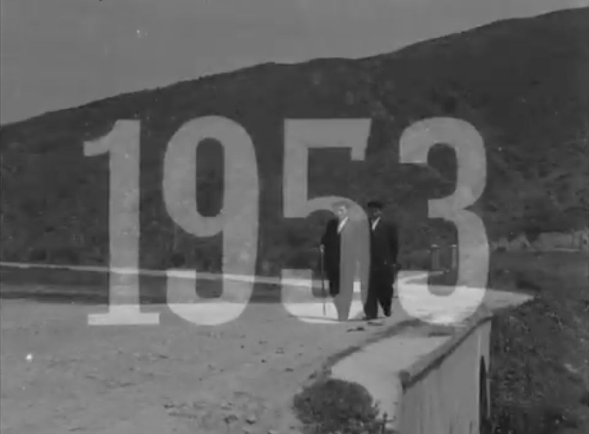 1 14 <i>Karanlık Dünya / Âşık Veysel’in Hayatı</i> (1953) filminden bir kare
©Atadeniz Film
