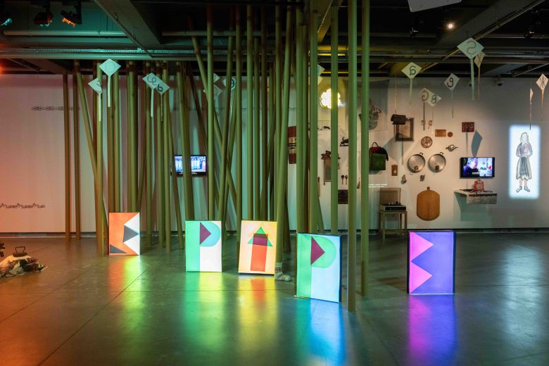 1 32 <i>Epipe</i> sergisinden görünüm, Salt Galata, 2026
Fotoğraf: Metean Bars (Salt)
