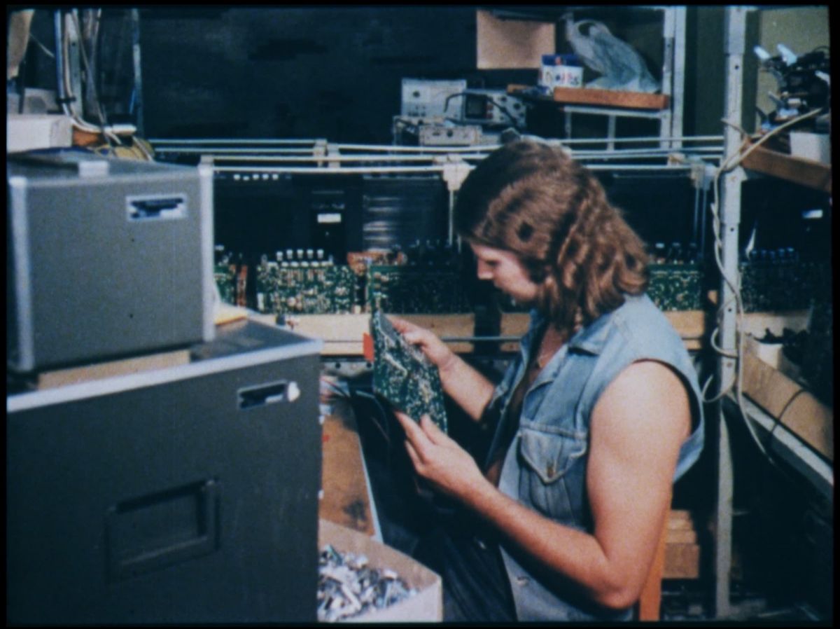 1 Deimantas Narkevicius Into The Unknown 2009 1 1 Deimantas Narkevičius, <i>Into the Unknown</i> [Bilinmeyene Doğru], 2009, 17’01’’<br />
Varşova Modern Sanat Müzesi izniyle<br />
