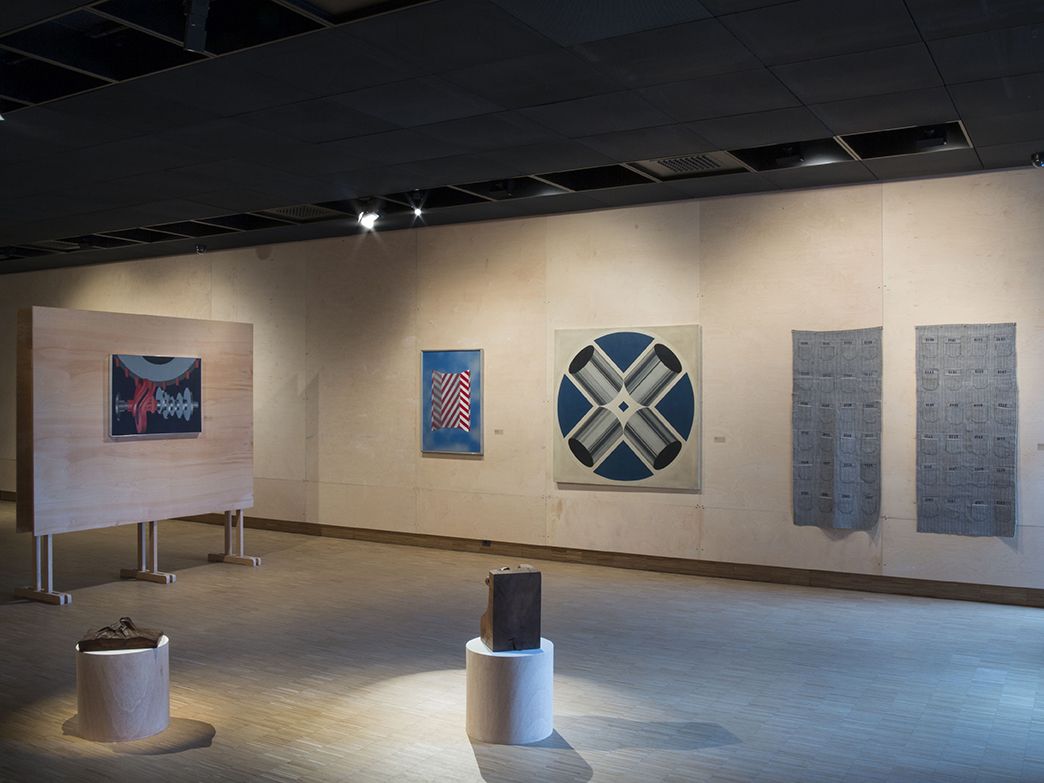 10 <i>“Duvar resminden korkuyorlar”</i> sergisinden görünüm, Salt Beyoğlu, 2013 (Fotoğraf: Mustafa Hazneci)