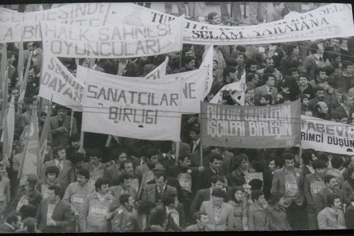 Taksim Meydanı (01.05.1977) Taksim Meydani (01.05.1977)<br />
Levent Semerci Arastirma Arsivi (Fotografçisi bilinmiyor)