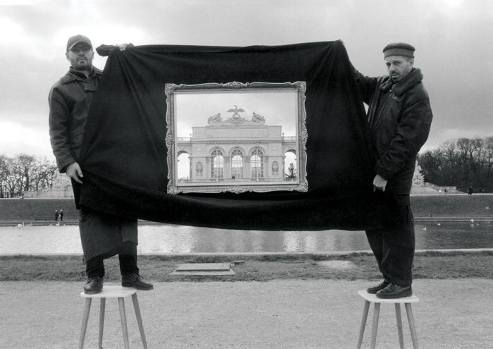 subREAL, Framing Vienna, 1999 subREAL, <i>Framing Vienna</i> [Viyana’yı Çerçevelemek], 1999
<i>Interviewing the Cities. Framing…</i> [Şehirlerle Söyleşi. Çerçevelemek...] serisinden
Calin Dan ve Iosif Király’nin izniyle