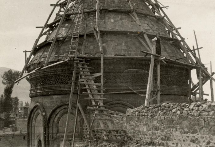 Erzurum’daki Çifte Minareli Medrese Kümbeti’nin onarımı Erzurum’daki Çifte Minareli Medrese Kümbeti’nin onarimi<br />
SALT Arastirma, Ali Saim Ülgen Arsivi 
