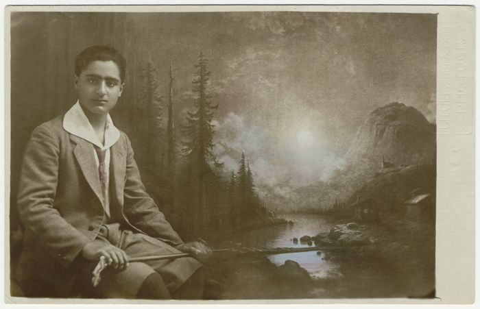 Artin Kazancıyan, Türkiye, 1910’lar  Artin Kazanciyan, Türkiye, 1910’lar<br />
Fotograf: Charles Glaszner & Son<br />
Collection AIF/ Tania Bakalian<br />
© Arab Image Foundation