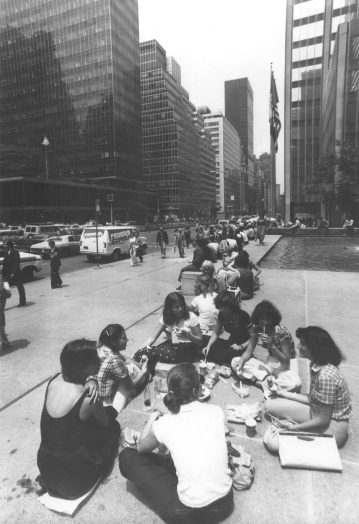 The Social Life of Small Urban Spaces (1988) filminden bir kare <i>The Social Life of Small Urban Spaces</i> (1988) filminden bir kare