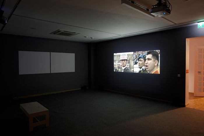  Köken Ergun'un <i>Ben Askerim</i> (2005) videosundan bir kare<br />
Fotograf: Cemil Batur Gökçeer