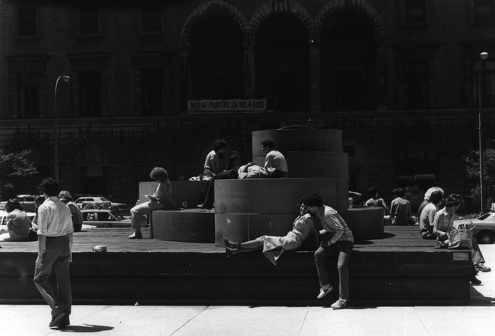  <i>The Social Life of Small Urban Spaces</i> (1988) filminden bir kare