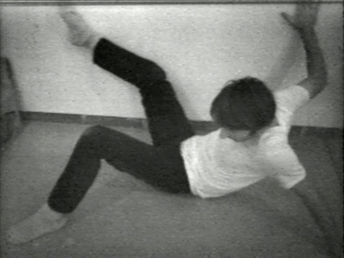  Bruce Nauman. <i>Wall-Floor Positions</i>, 1968.<br />
Electronic Arts Intermix’in (EAI) izniyle