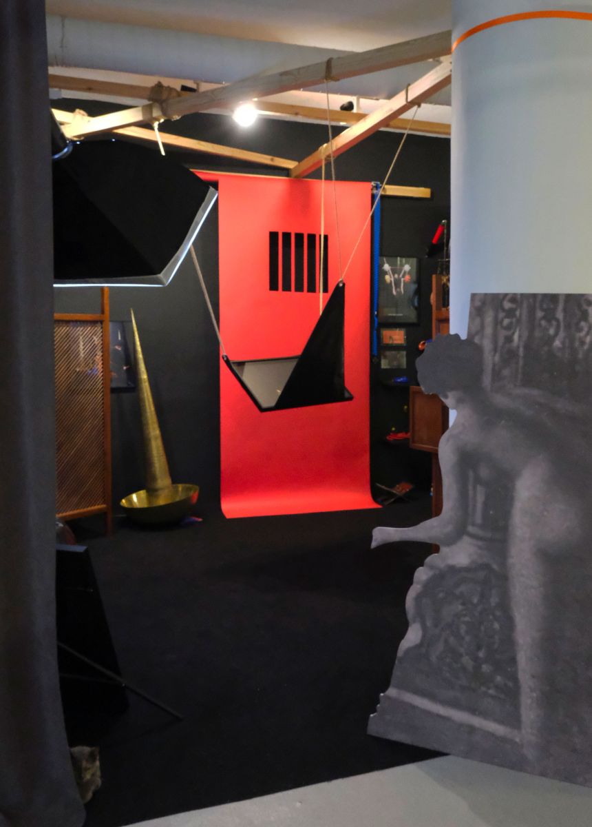 14 Booboo Installationview İz Öztat, <i>Boo Boo</i>, enstalasyon, SAHA Studio’dan görünüm, 2022<br />
Sanatçının izniyle<br />
