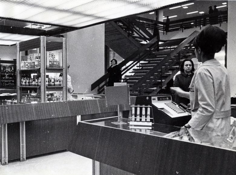 17kasim Umutsumnu Fotoğraf: Önder Küçükerman 
Gima Resepsiyon, Ankara, 1966
Önder Küçükerman Arşivi [Umut Şumnu’nun izniyle]