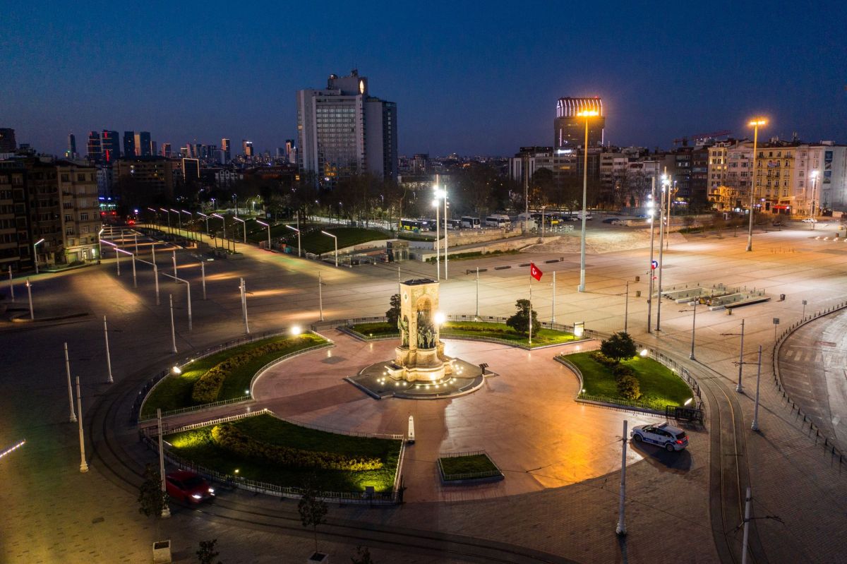 1 Burak Kara Taksim Meydanı, İstanbul, 2020 (Fotoğraf: Burak Kara) <br /><br />
