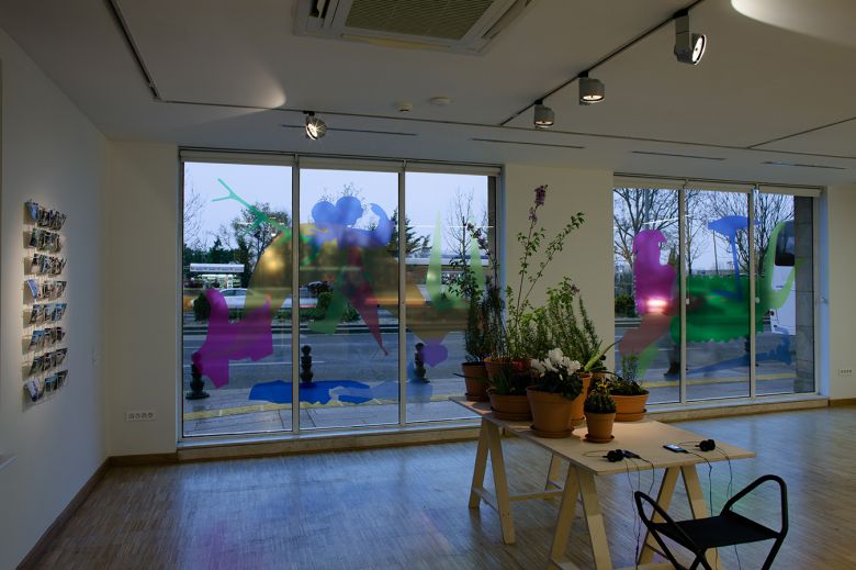 sergi turu-cümleden öteye <i>Cümleden öteye bir şehir vardı</i> sergisi, SALT Ulus, 2016
Fotoğraf: Cemil Batur Gökçeer
