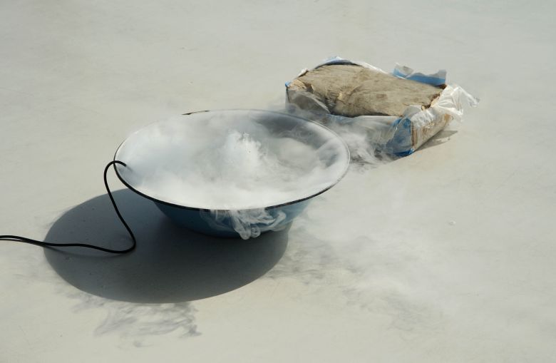 288 Nina Canell, <i>Perpetuum Mobile (25 kg)</i> [Daimi Hareket (25 kg)], 2009/11