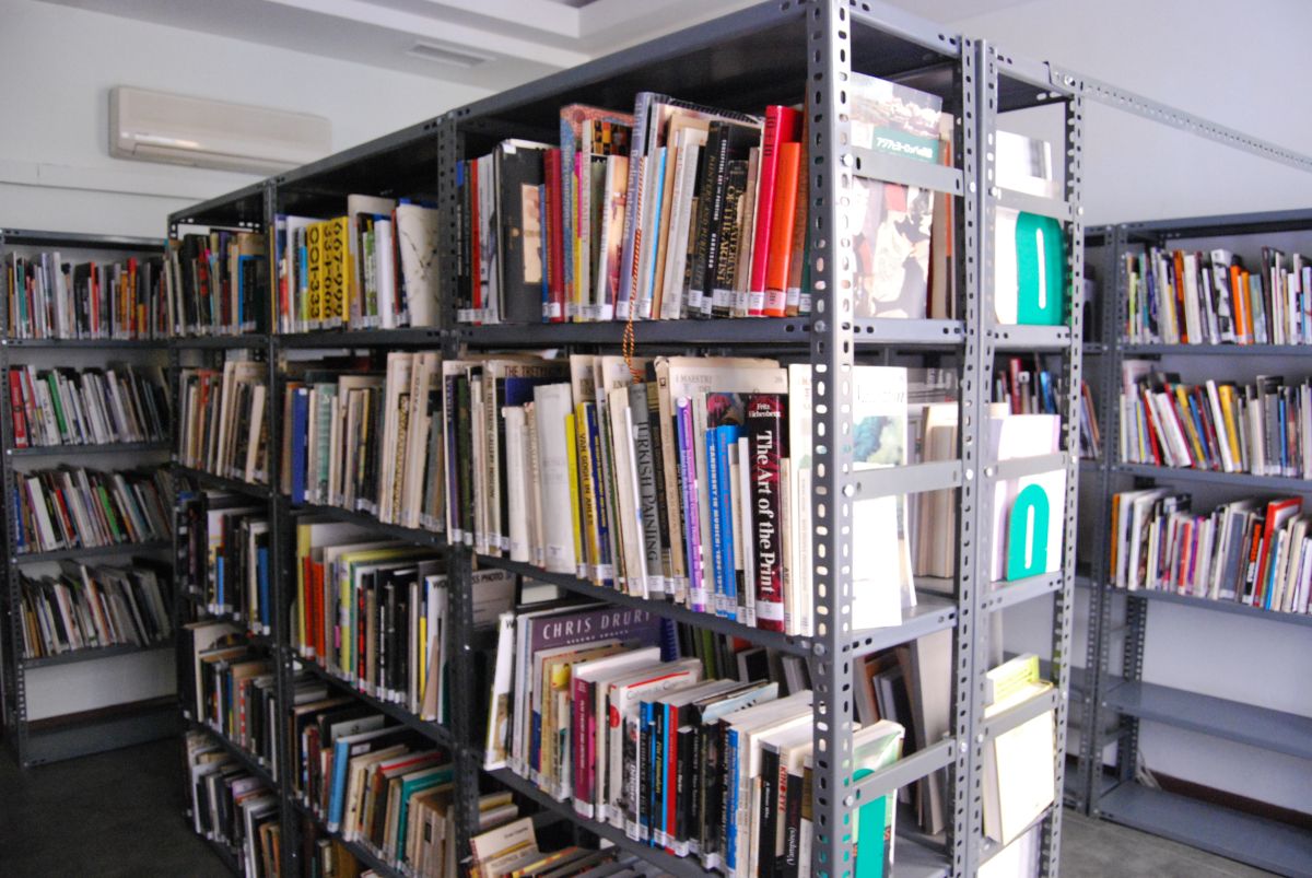 3 Platform’un geçici ofisindeki yayın koleksiyonu, 2008<br /><br />
