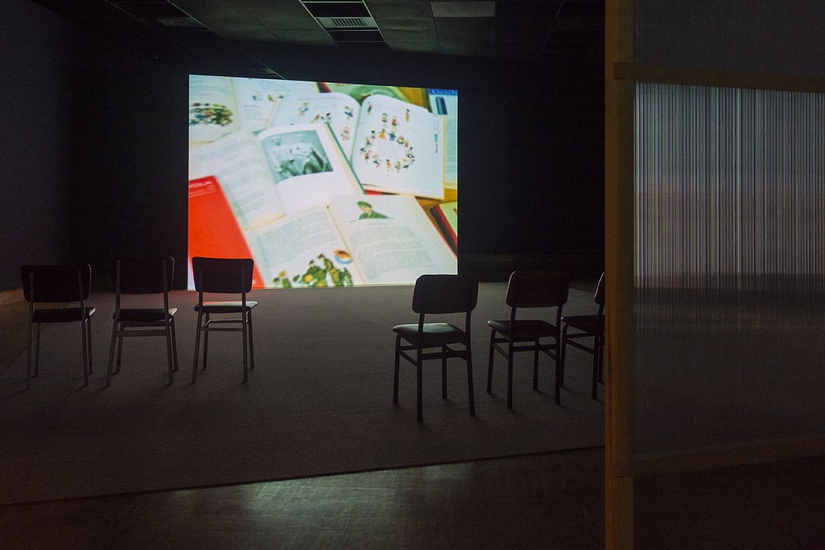 3 Deimantasnarkevicius Installationview Deimantas Narkevičius, <i>Into the Unknown</i> [Bilinmeyene Doğru] (2009), <i>Bilinmeyene Doğru</i> sergisinden görünüm, Salt Beyoğlu, 2022 <br />
Fotoğraf: Mustafa Hazneci (Salt)