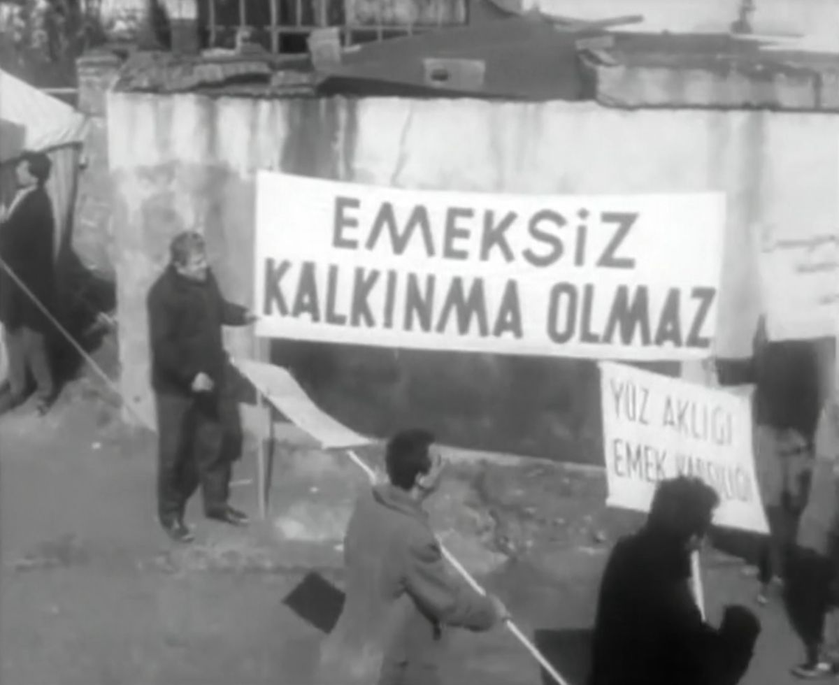 4 12 <i>Karanlıkta Uyananlar</i> (1964) filminden bir kare<br />
©Fanatik Film<br />