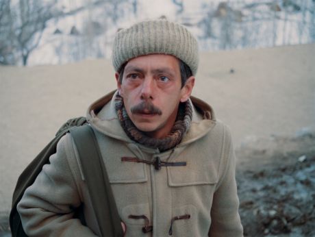 4 16 <i>Hakkari’de Bir Mevsim</i> (1983) filminden kare
Sinematek ve Zekeriya T. Kurtuluş’un izniyle
