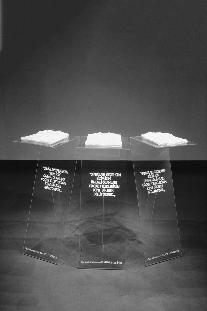 5 Karw412 <i>Kuryeler</i>, 1991<br />
<i>Anı/Bellek 1</i>, İstanbul: Taksim Sanat Galerisi, 1991<br />
SALT Araştırma, Gülsün Karamustafa Arşivi