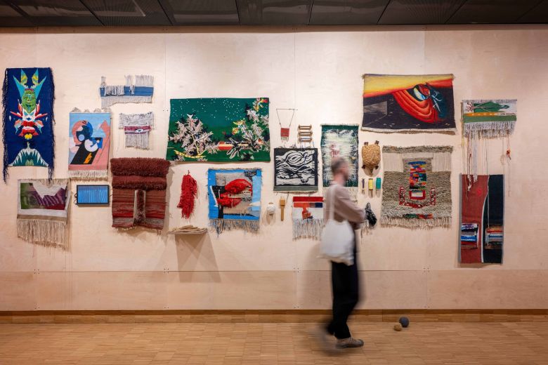 6 1 <i>90’lardan Beri Halı’dayız</i> sergisinden görünüm, Salt Beyoğlu, 2025
Fotoğraf: Metean Bars (Salt)
