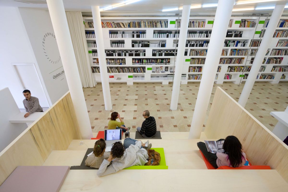 6 <i>Açık Kütüphane</i> sergisinden görünüm, Platform, 2007 (Fotoğraf: Iwan Baan)<br />
Salt Araştırma, Platform Arşivi