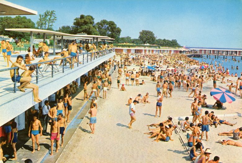 6 Atakoy Plaj Atakoy Beach Salt Tarihsiz Ataköy Plajı, Bakırköy, İstanbul (1970’ler)
Ed. Keskin Color
SALT Araştırma Harika-Kemali Söylemezoğlu Arşivi