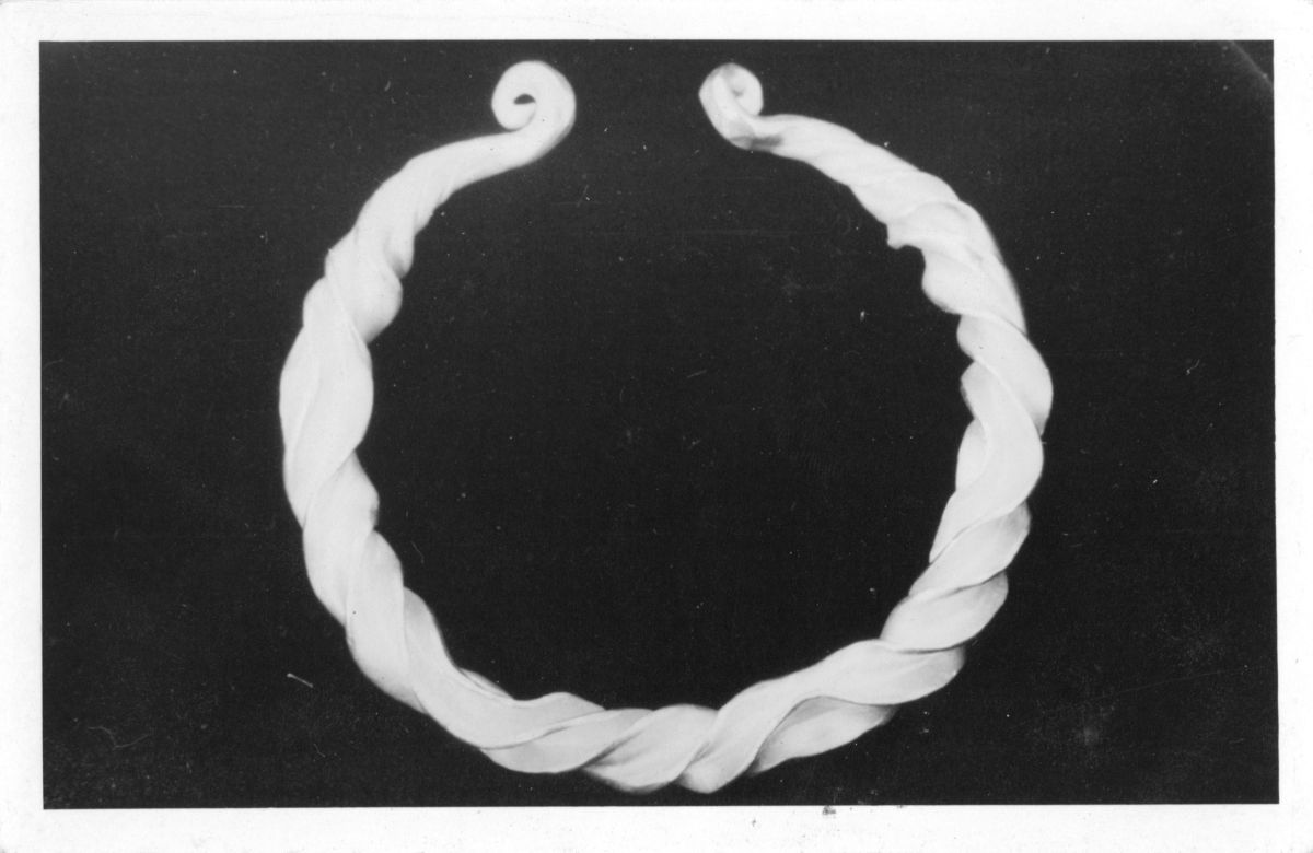 6 Kab267002 Takı tasarımı, Urart<br />
Salt Araştırma, Özer Kabaş Arşivi<br />
