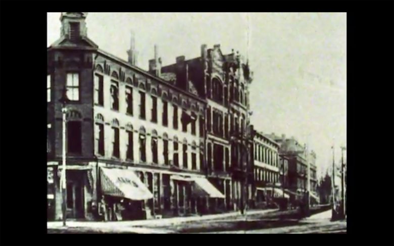 6survivalofasmallcity 1986 <i>Survival of a Small City</i> [Hayata Tutunan Küçük Şehir] (1986) filminden bir kare
Yönetmenlerin izniyle