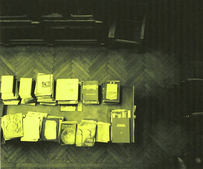 condorelli_surrounded_6.1 Céline Condorelli
<i>Surrounded by the Uninhabitable</i> [Yasanmazlikla Çevrili]
Referans: Istanbul Arkeoloji Müzeleri Kütüphanesi
(2010-2012)