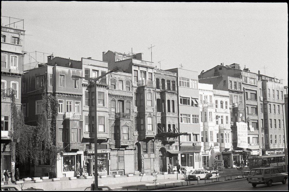8 Tarlabaşı Bulvarı, 1989<br /><br />
