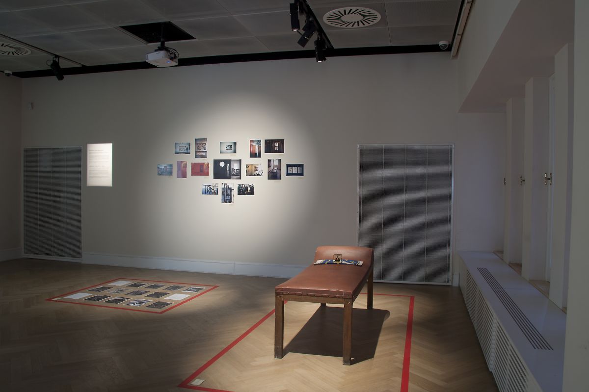 9 <i>O zamanlar konuşuyorduk</i> sergisinden görünüm, Salt Galata, 2012 (Fotoğraf: Mustafa Hazneci)<br /><br />
