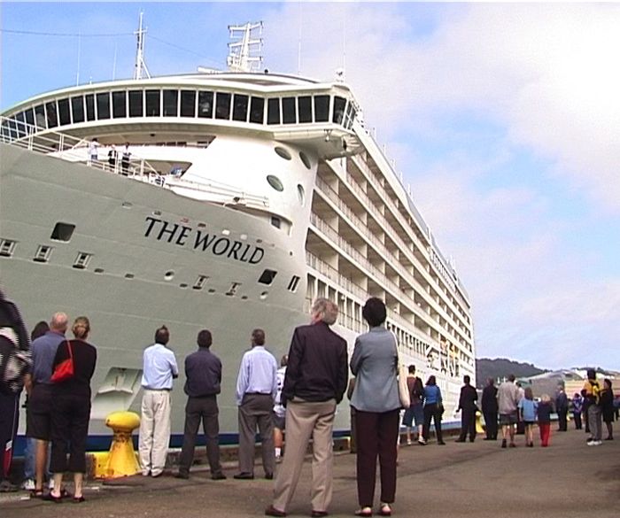 Maddie Leach Maddie Leach, <i>The World Leaving</i>, 2003
Videodan görüntü, sanatçının izniyle