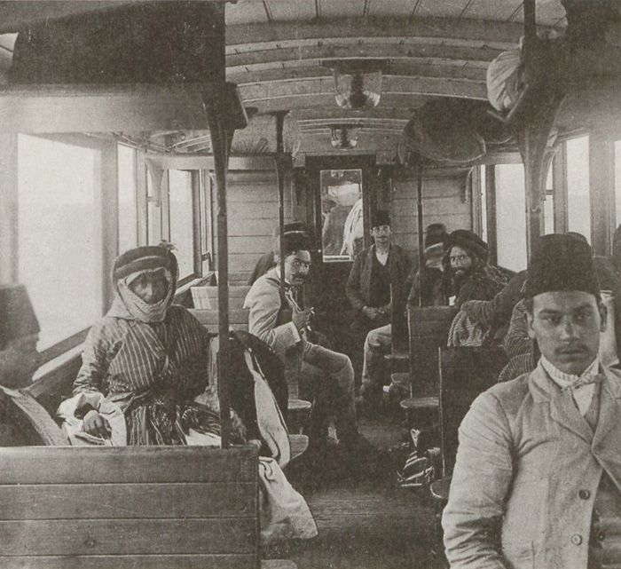 Hicaz Demiryolu                                                                                                                                                                                                                                                 Hicaz Demiryolu, üçüncü sinif vagon, 1908<br />
Dr. Jean-Alexandre Otrakji, mideastimage.com