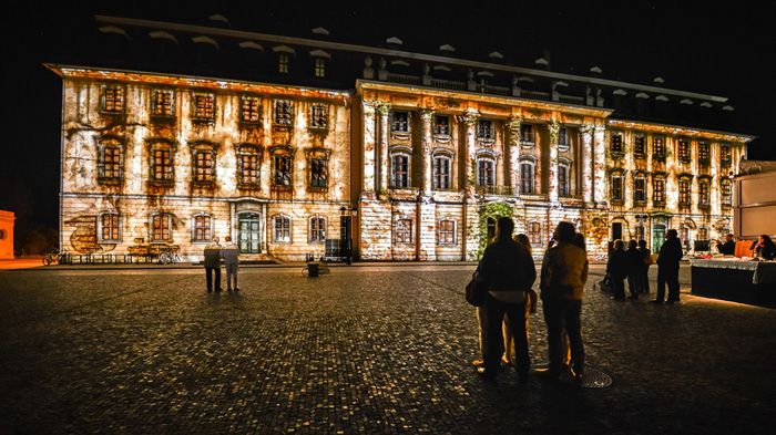 Under An Alias <i>Under An Alias</i>
Fotoğraf: Klaus Dyba