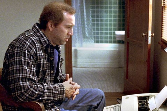  Basrolünde Nicolas Cage’in oynadigi <i>Adaptation</i> [Tersyüz] (2002) filminden bir kare<br />
Yönetmen: Spike Jonze, Senaryo: Charlie ve Donald Kaufman © Columbia Pictures
