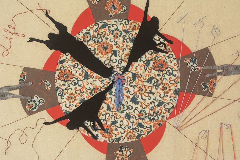 Andersson Atakan 2019 Maria Andersson ve Nancy Atakan’ın <i>The Transition Series: Rotating Time</i> [Dönüşüm Serisi: Zamanın Döngüsü] işinden detay, <i>Uygun Adım Marş!</i>, SALT Beyoğlu, 2019
Fotoğraf: Mustafa Hazneci (SALT)