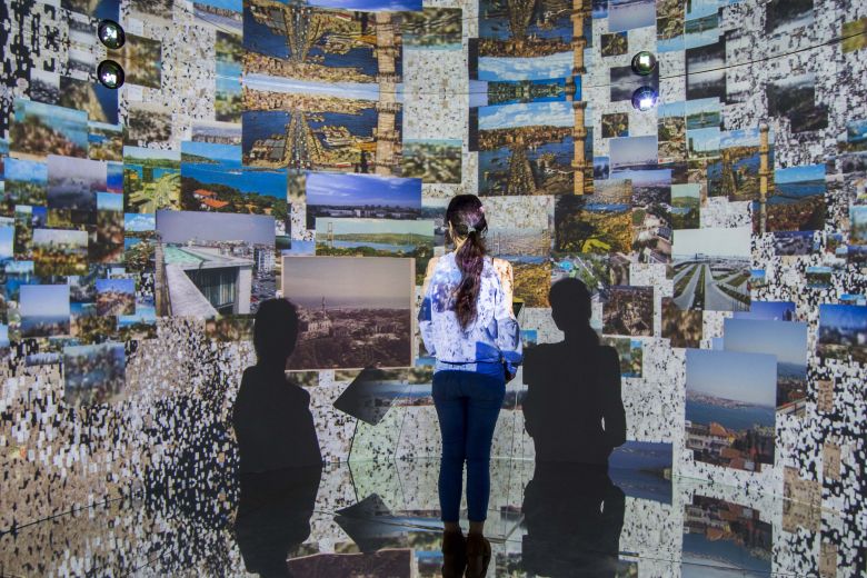 Arsivruyasi Archivedreaming Saltgalata Refik Anadol, <i>Arşiv Rüyası</i>, SALT Galata, Nisan 2017
Fotoğraf: Mustafa Hazneci