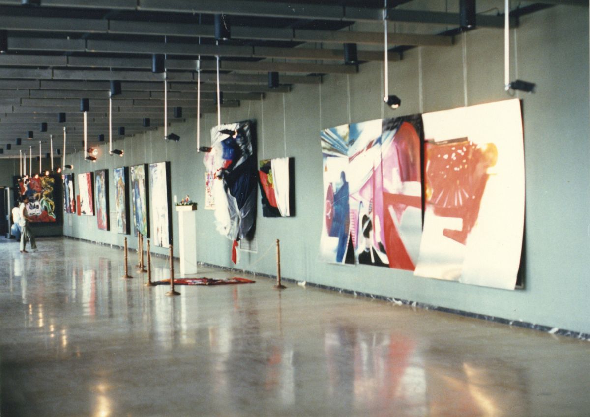 Atag1520001 <i>Türk Resminde Modernleşme Süreci</i> sergisinden görünüm, Atatürk Kültür Merkezi (İstanbul), 1987<br />
Salt Araştırma, Tomur Atagök Arşivi