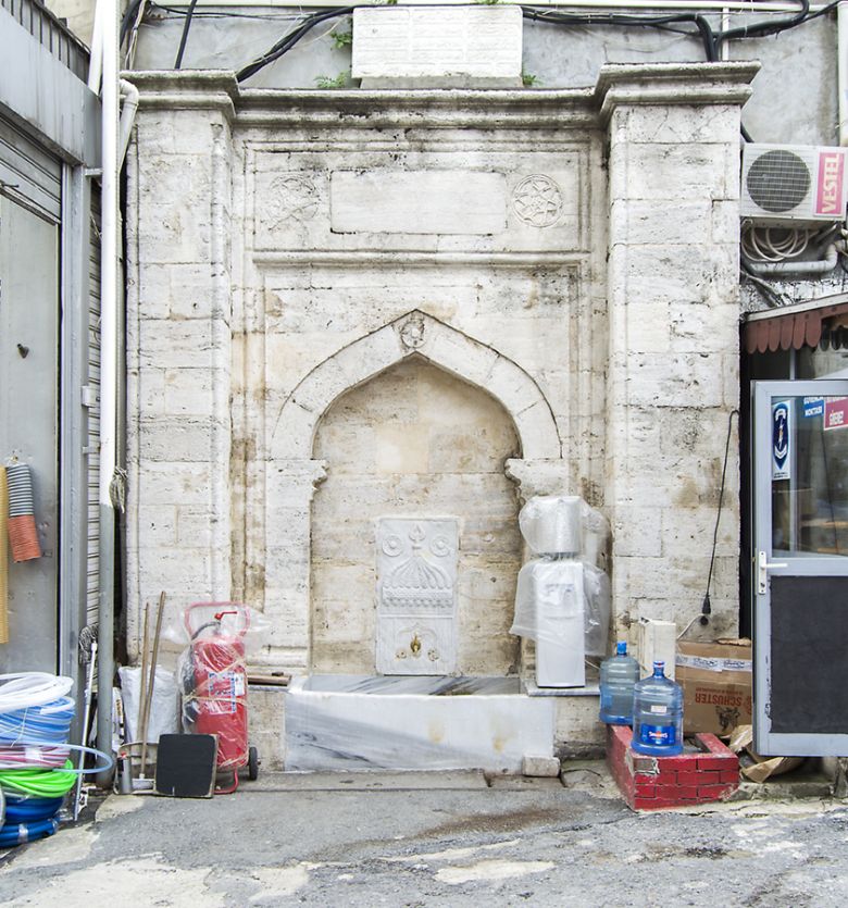 Cesme 72 Dpi Hırdavatçılar Çarşısı, Karaköy, Eylül 2017
Fotoğraf: Mustafa Hazneci