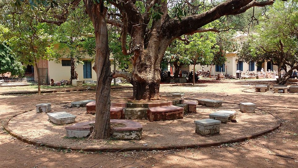 Ch1 1 05 Sitting Arrangements Outdoor Kb 3 Kopie Kopie 4 Kala Bhavan Campus, Santiniketan, West Bengal, India, 2017
Photo: Grant Watson