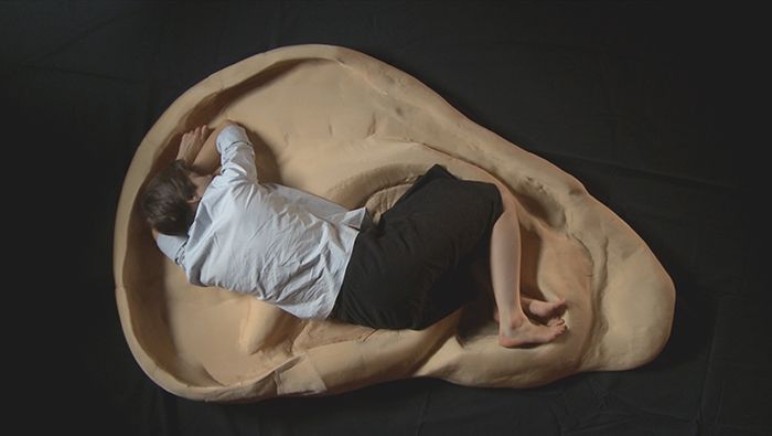 The Excluded. In a Moment of Danger [Dışlanmış. Bir Tehlike Anında] (2014) işinden bir kare <i>The Excluded. In a Moment of Danger</i> [Dışlanmış. Bir Tehlike Anında] (2014) işinden bir kare