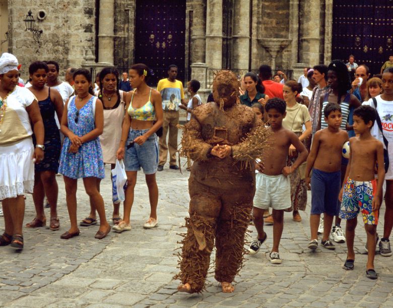 Displacement Taniabruguera Tania Bruguera, <i>Displacement</i>, 1998-1999
Sanatçının izniyle