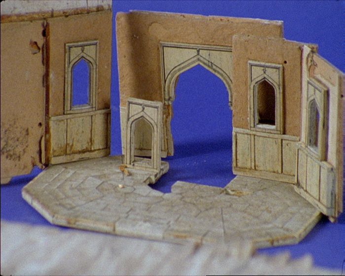 Emrehuner 2012 <i>Diamond Head Diving Man</i> (2012) filminden bir kare
Emre Hüner ve Rodeo, Londra izniyle