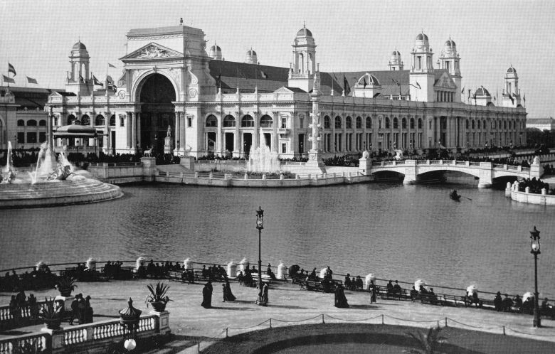 Expo 2005 <i>EXPO: Magic of the White City</i> [EXPO: Beyaz Şehrin Büyüsü] (2005) belgeselinden bir kare ©Janson Media 