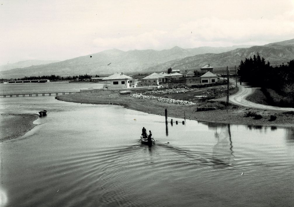 G1 Arsuz Cay Arsuz Çayı’nın denize ulaştığı yer, 1960’lar<br />
Mıstıkoğlu aile arşivi<br />
