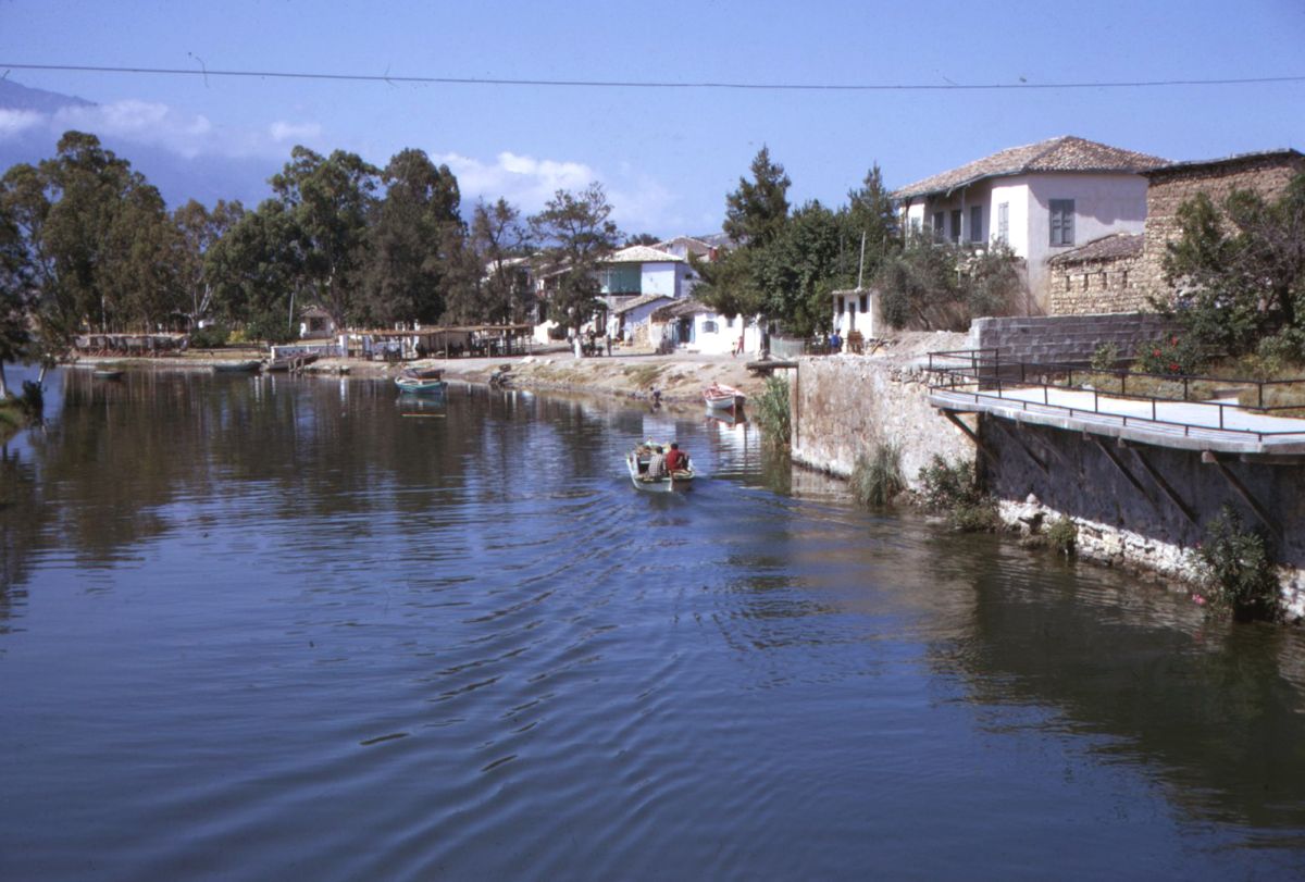 G3 Arsuz Cay 2 Arsuz Çayı kenarı<br />
Yazarın aile arşivi<br />
