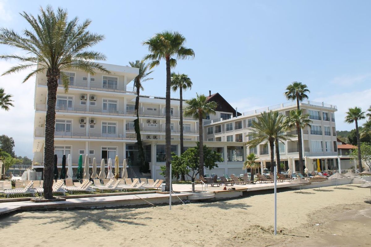 G9 Arsuz Otel Deprem Oncesi Gorunumu Otel’in deprem öncesi görünümü<br />
Kaynak: Arsuz Otel web sitesi<br />
