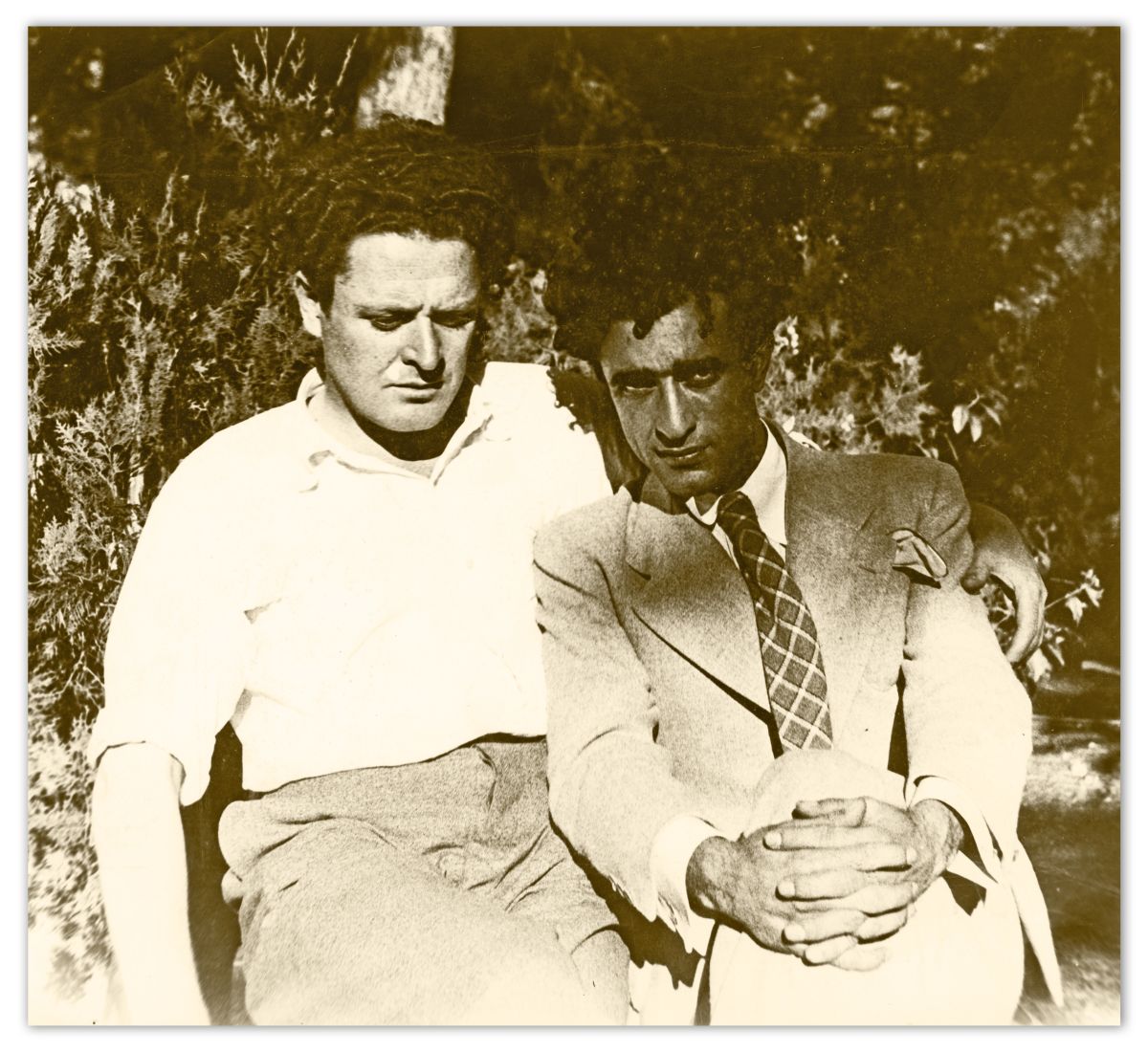 Gorsel14 1930lar Nazimla Ali Suavi ve Nâzım Hikmet (Turgut Çeviker Arşivi)