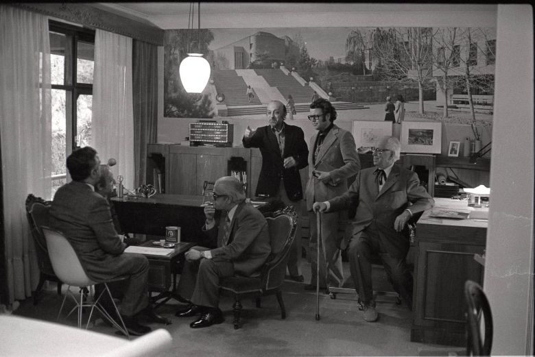 Gorsel 8 1 Fotoğraf: Holzmeister'ın Ankara'daki Çinici Mimarlık'ı ziyaretinden, takribî 1970'ler sonu
SALT Araştırma, Altuğ-Behruz Çinici Arşivi