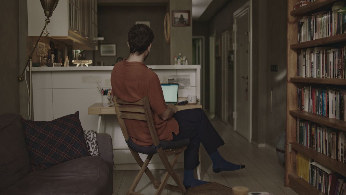 Gorsel Image 2 Saglicaklakal 2021 Volkan Aslan’ın 2021 tarihli <i>Sağlıcakla Kal</i> videosundan bir kare (sanatçının izniyle)